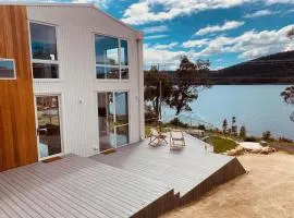 Tides - Architecturally-designed holiday home