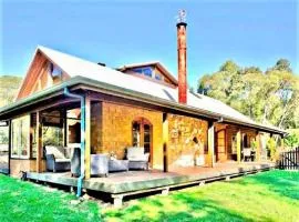 Kookaburra Retreat - peaceful rural bush setting