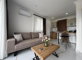 Bungalow in a holiday village, Kyrenia，位于凯里尼亚的酒店