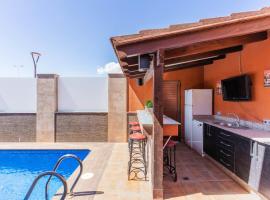 Villa Fifty Three Six With Pool，位于安君纳的酒店