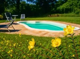 Casa il Girasole con piscina nelle Marche