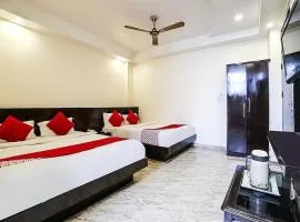 Hotel Seven Seas At opposite New Delhi Railway Station