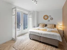 Home city hotspot, near city center and park