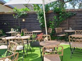 Hotel des Iris，位于瓦兹河畔欧韦的住宿