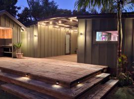 The Funky Escape at The Nest Waihi Beach，位于怀希比奇的度假屋