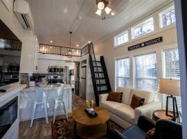 Fantastic Secluded Cabin in Monteagle, Tennessee，位于蒙蒂格尔的酒店