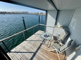 Hausboot Lilla Lina，位于费马恩的船屋