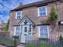 Beautiful Cottage in Picturesque Cotswolds Village