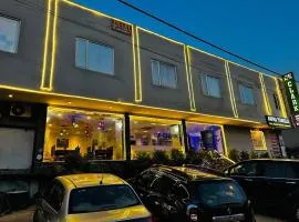 Hotel De Clark - Free Airport Drop for Minimum 05 Nights Stay - 5 mins from IGI & Domestic Airport Delhi