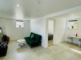 Cosy One Bedroom Apartment，位于Hval的酒店