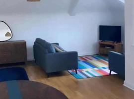3Br Apartment - Sleeps 7 - Free Parking - Athy，位于阿赛的酒店