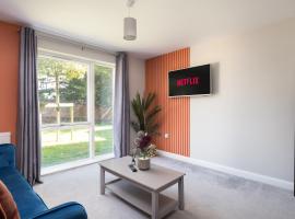 Perfect for Silverstone Free Parking Stylish 2BR，位于白金汉的酒店