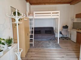 Surya Garden Retreat，位于Sběř的酒店