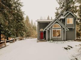 House w Hot Tub - Wifi - Fireplace - Pets Ok，位于Deming的酒店