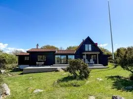 Charming House by the Sea with Beautiful Garden