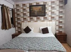 Hotel White Palace,Nizamuddin Railway Station