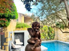 Le Castellas Hotel & SPA - TERITORIA，位于Collias的酒店