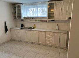 Apartment in a family home，位于克赛拉迪的酒店
