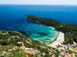 Hotel Galli - Wellness & Spa，位于费托瓦亚的带热水浴缸的酒店