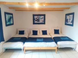 The Hidden Gem, 1 bedroom, 1 living room, 4 beds, Sleeps 5