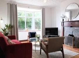 Bright and Spacious 4 Bedroom Home in Bedford
