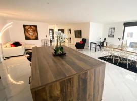 Villa Princesse neuve & grand standing !，位于Valmont的酒店