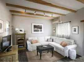 Charming Downtown Adobe Casita Spacious 450 Sq Ft, King Bed and Patio