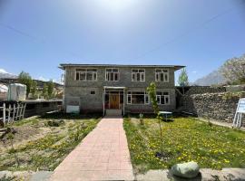 Noor Lodge，位于Karimabad Hunza的酒店
