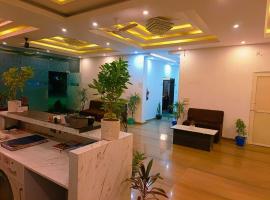 Hotel O RU Hotel And Banquet Hall，位于Rewāri的酒店