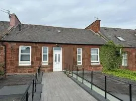 Central 3-Bed Seaside Apartment - Sleeps 5