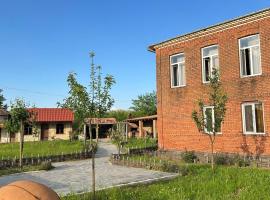 Villa Obcha - Whispering Vines Guesthouse，位于Bagdatʼi的木屋