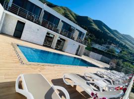 Iart Residence，位于Shirok&euml;的带泳池的酒店