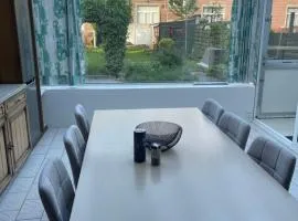 Luxe Stay Large Apartment with Garden and Garage in the center of Moorsele