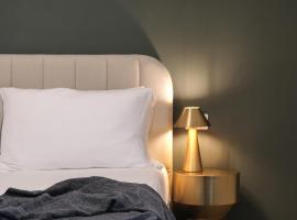 Prestige Suite Room - Just 30 Seconds Walk to Bernina Express，位于蒂拉诺的酒店
