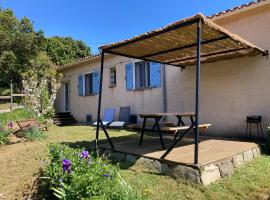Gîte chez Arthur，位于Vezzani的酒店