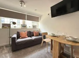 Central Sheffield 1 Bed Flat, Sleeps 3, City Views, Full Kitchen