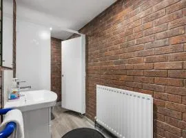 Queens Place - Rooms