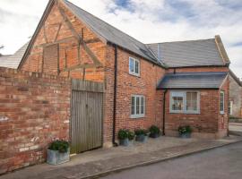 The Old Storehouse - Luxury Retreat nr Chippenham with BBQ, Sleeps 12 and Dog-Friendly!，位于Clack的酒店
