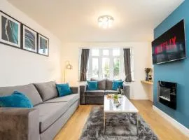 Luxury 5 Bed House With Parking