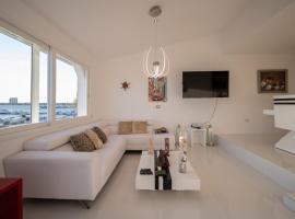 Modern Apartment in Marina Las Tortugas，位于普罗格雷索的酒店