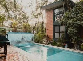 Blue 2BR 2BA 10 Min Beach Walk