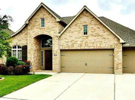 546) Massive 4 bedroom in great neighborhood，位于Fresno的酒店