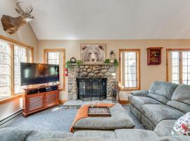 Access to Jack Frost Ski Resort Home with Hot Tub，位于White Haven的酒店