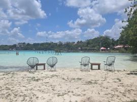 Playa Laguna Bacalar Beach Front，位于巴卡拉尔的酒店