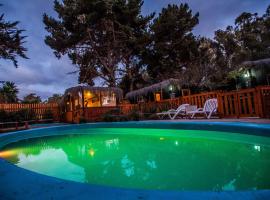 En Los Pinares DE NERUDA disfruta Cabañas y suites，位于黑岛的酒店
