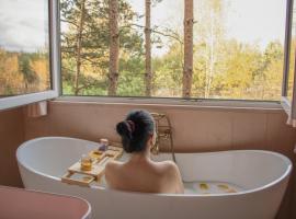 Carthome II Arthome - klimatyczny leśny domek，位于Wola Żarczycka的酒店