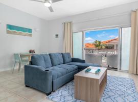 Serene Penthouse Oasis, Pool, Steps from the Beach，位于The Bight Settlements的酒店