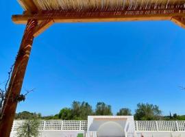 Al Poggiale - Residenza Mediterranea，位于切萨雷奥港的带泳池的酒店