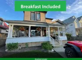 Perfection near the River - 4 Bedroom Villa Complimentary Breakfast Delivered Daily to the Rental