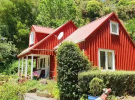 Ruru Retreat at the Sculpture Park